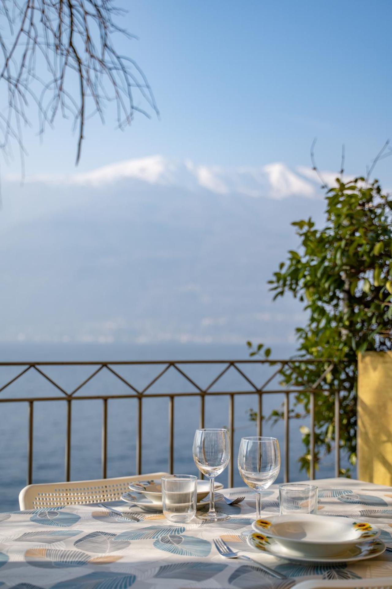Il Glicine Sul Lago - Wisteria On The Lake ベッラーノ エクステリア 写真